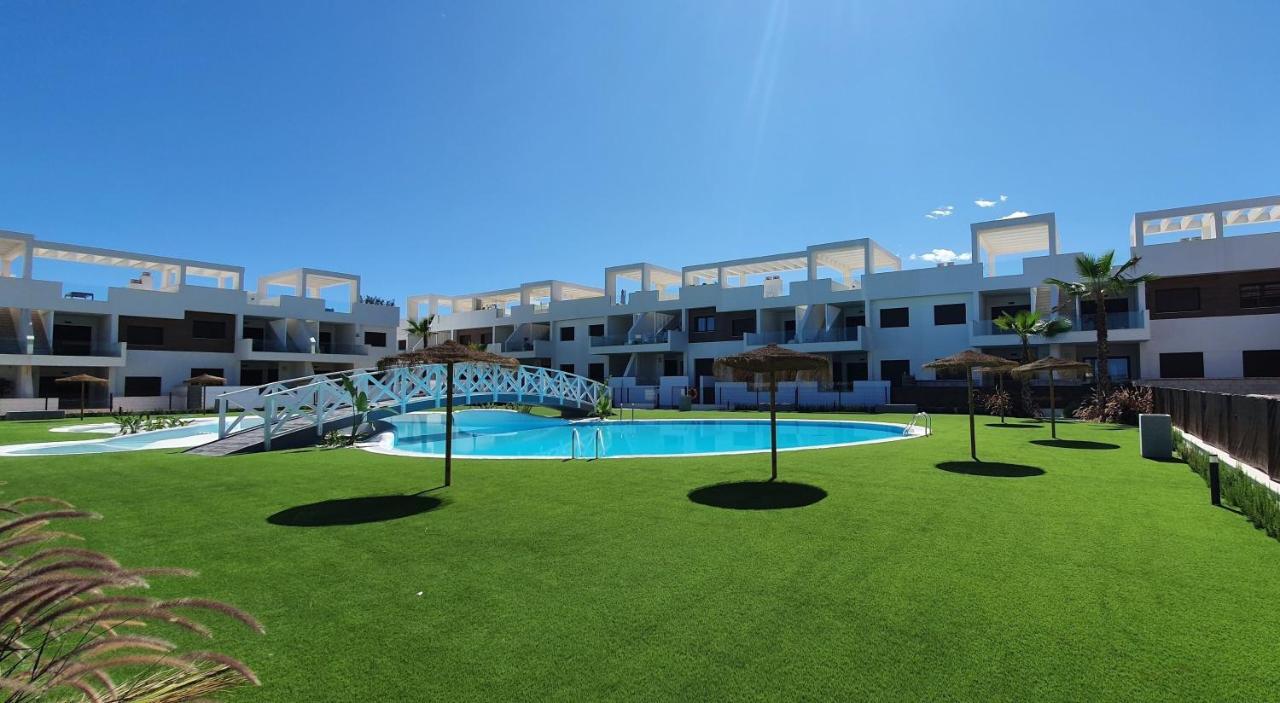 Beautiful Condo In Laguna Beach Resort Overlooking Laguna Rosa In Torrevieja With 2 Bedrooms And 2 Bathrooms Exterior photo